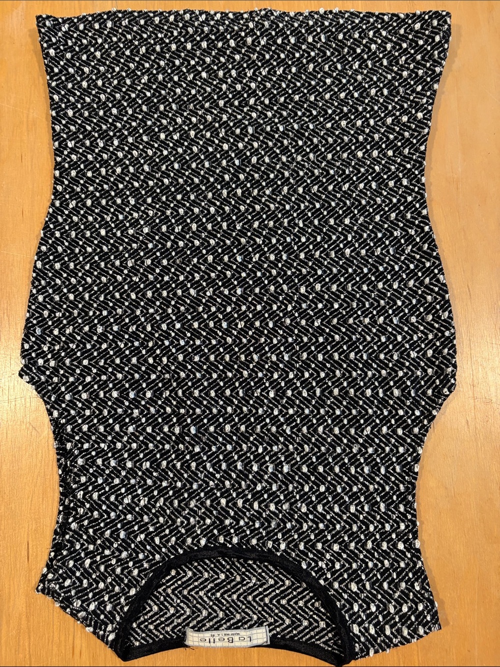 LaBelle ~ Sleek stretch Jet Black Shimmer White Knit Tank Top 3-D Design